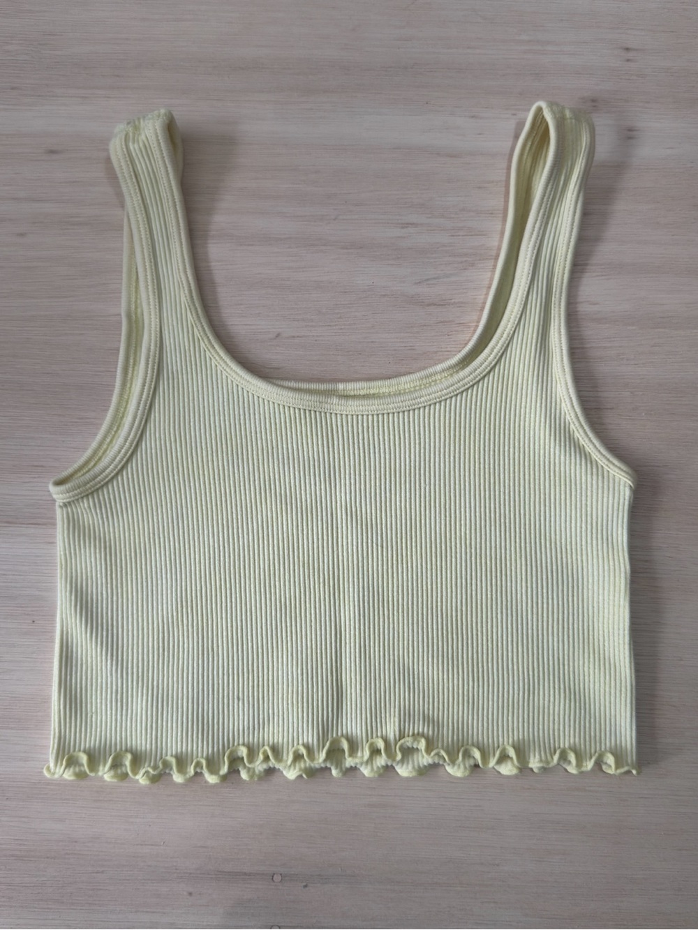 Aeropostale Seriously soft seamless Butter Yellow Ribbed Lettuce-Hem Crop Tank